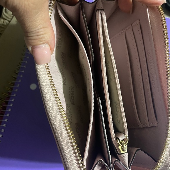 Michael Kors Pink Wallet - Picture 4 of 5